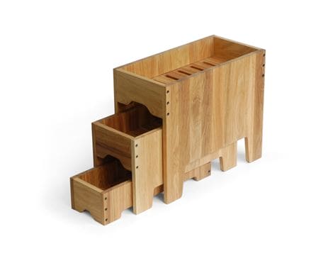 Frugtstand i rustikt, smalt design med mørk metalfinish – ideel til buffetopstilling eller bordservering i caféer og restauranter.