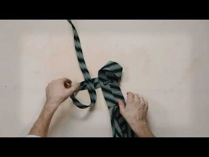 YouTube-video: Tie and Apron – stilfuldt forklæde og slips til professionelle inden for restaurationsbranchen.