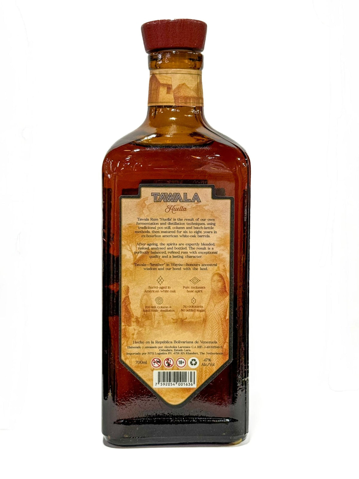 Back label of Tawala Huella rum 70 cl bottle, 47% ABV